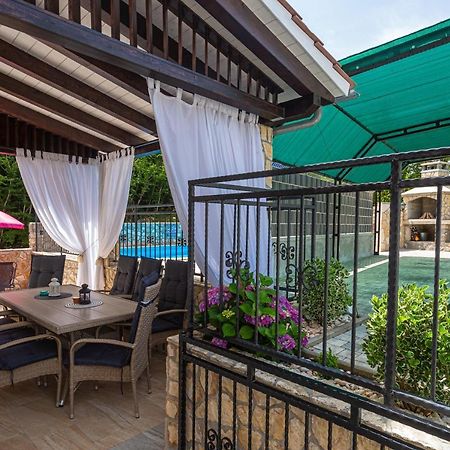 Apartment With A Private Swimming Pool, Garden & Bbq Gostinjac Exteriör bild