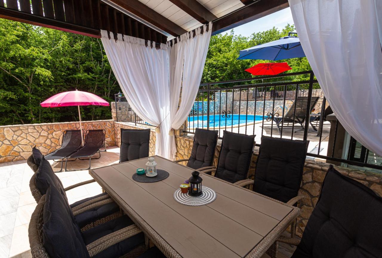 Apartment With A Private Swimming Pool, Garden & Bbq Gostinjac Exteriör bild
