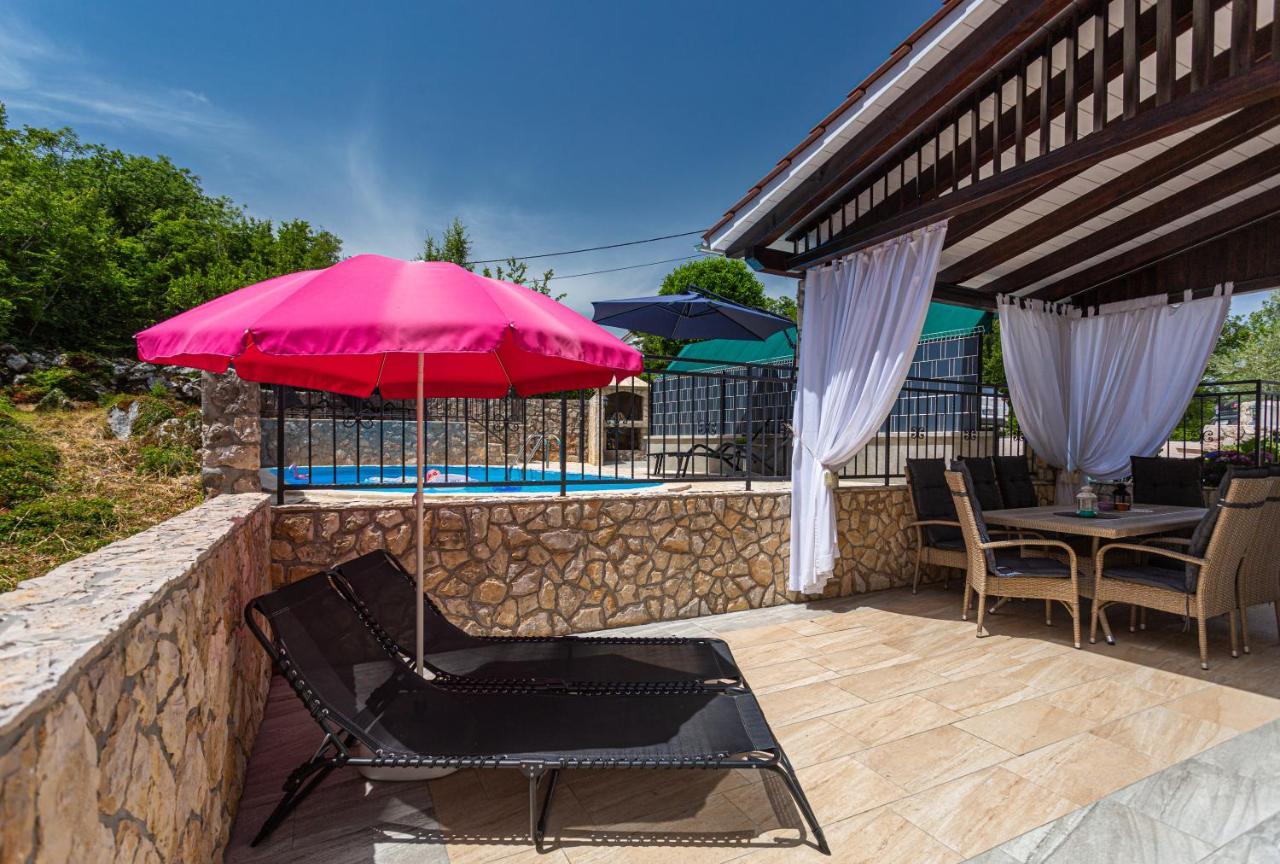 Apartment With A Private Swimming Pool, Garden & Bbq Gostinjac Exteriör bild