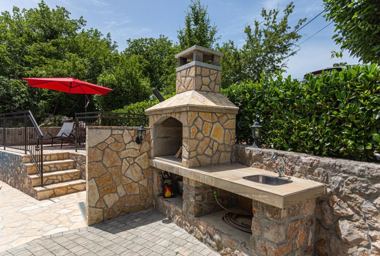 Apartment With A Private Swimming Pool, Garden & Bbq Gostinjac Exteriör bild