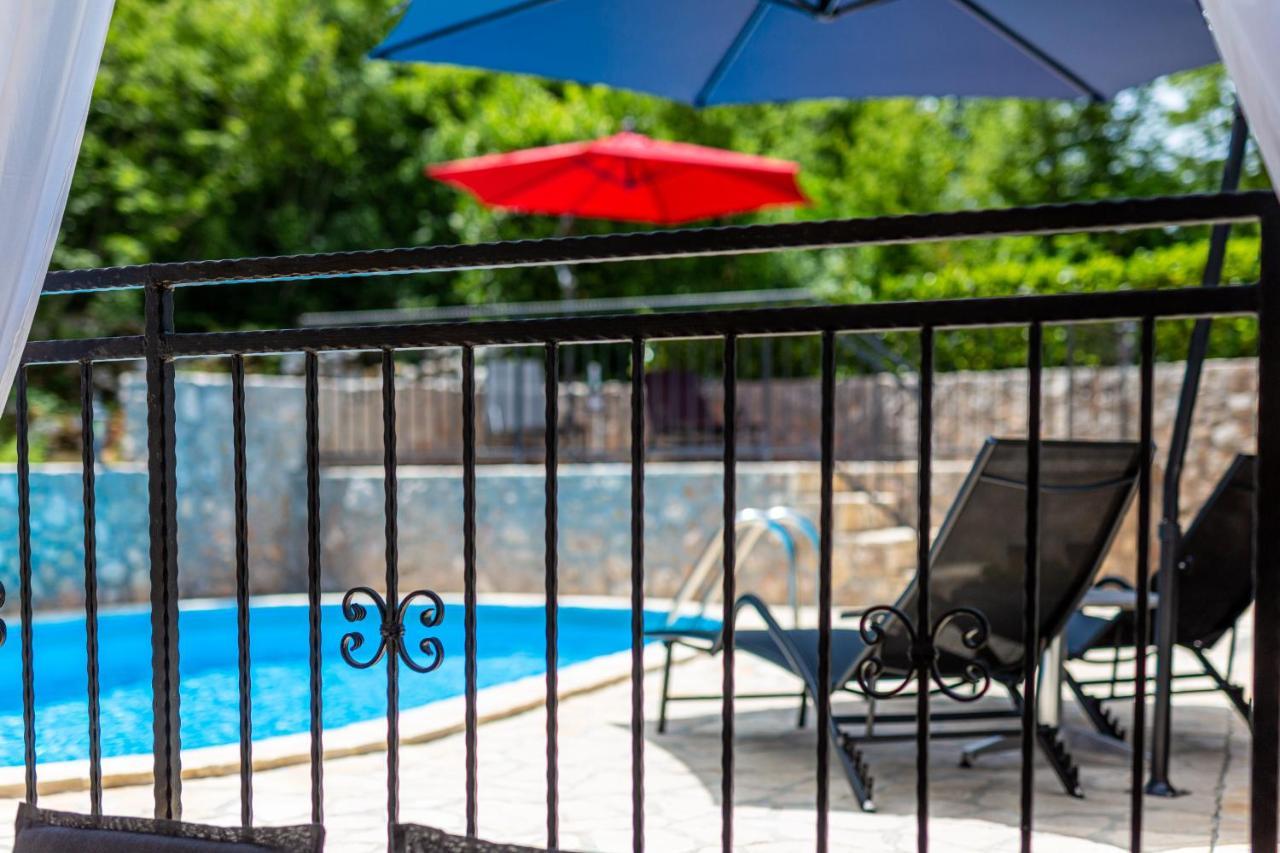Apartment With A Private Swimming Pool, Garden & Bbq Gostinjac Exteriör bild